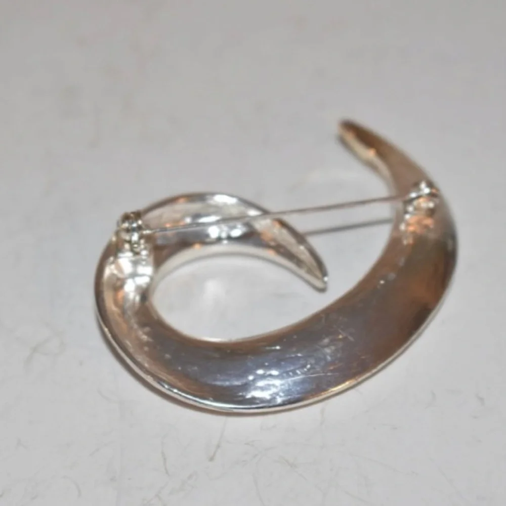 Vintage silvertone rhinestone Brooch‎ swirl crescent shrimp style